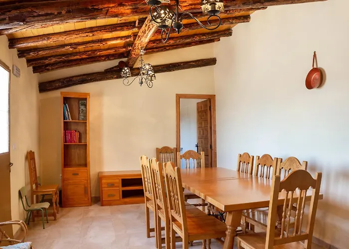 Chozos Del Geoparque Carrascalejo